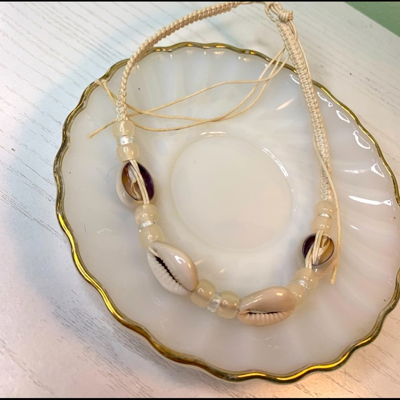 Shell Necklace - Picture 1 of 2